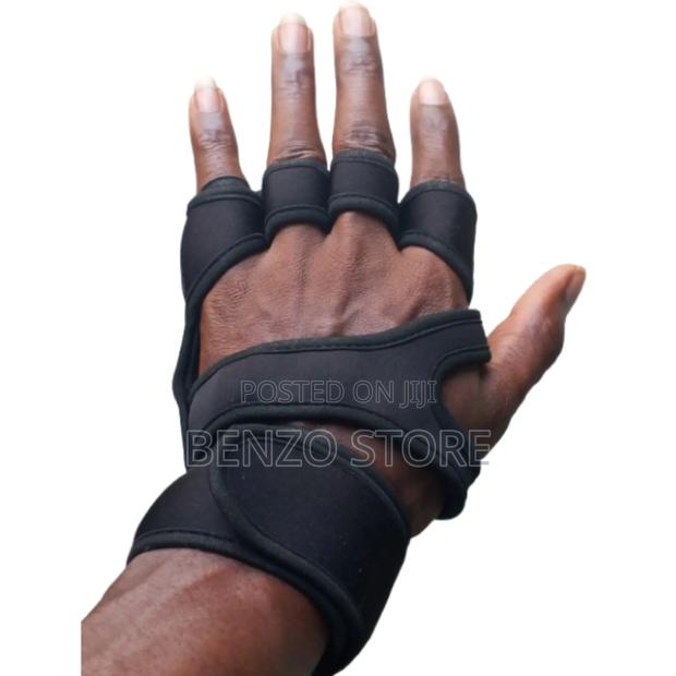 Quality Leather Hand Gloves For Gym Workout And Motor Riders · Photo 4