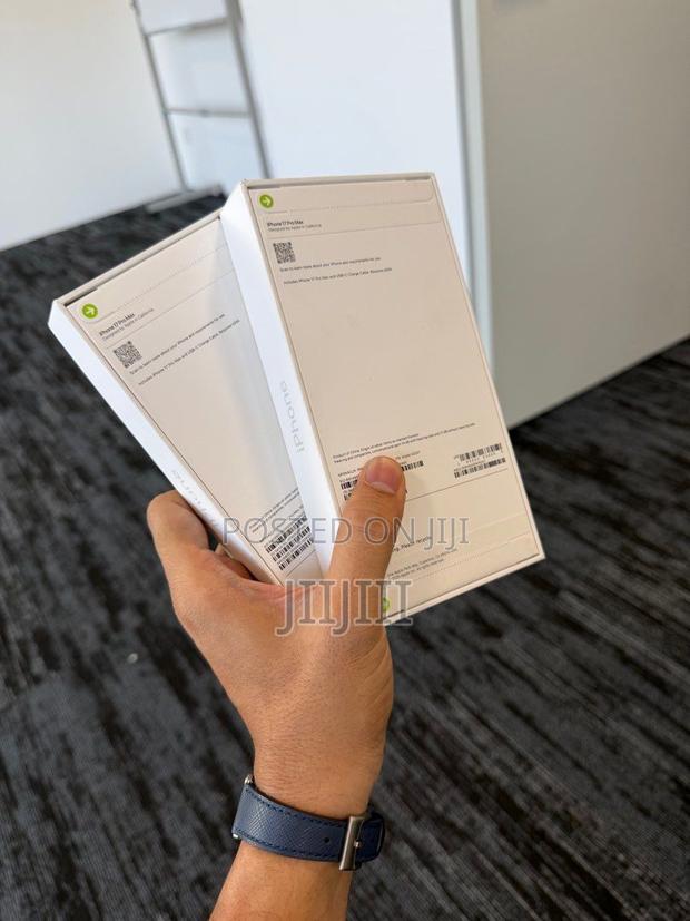 Apple iPhone 17 Pro Max 512 GB Silver · Photo 4