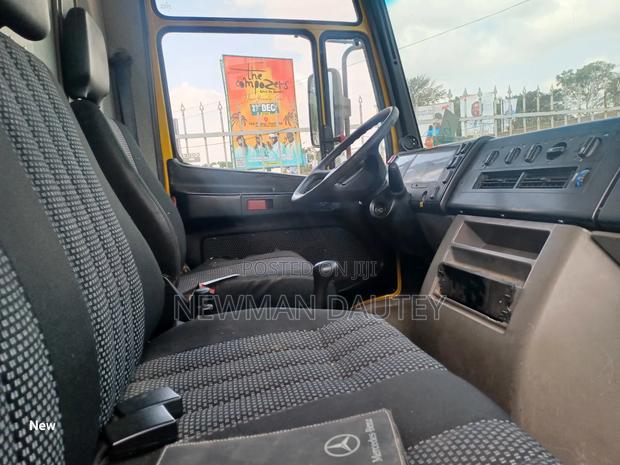 Mercedes-Benz Sprinter 2000 Yellow