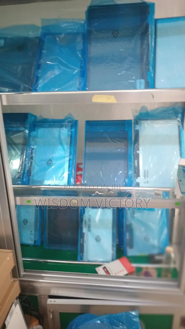 Screens Available · Photo 3