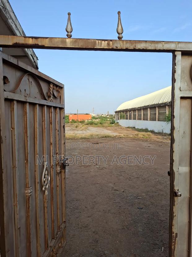 5 Acres Roadside Commercial Land at Comm.25 Tema · Photo 4
