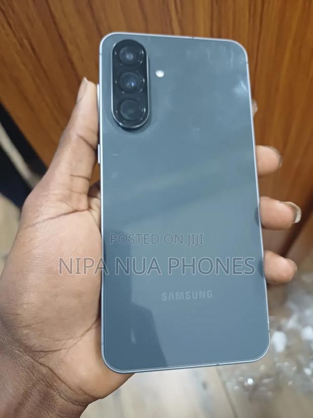 New Samsung Galaxy A56 256 GB Gray photo 2