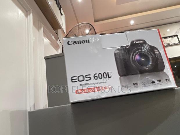 Classic Street-Style Canon Eos 600d With Sharp Ef Lens Support · Photo 2