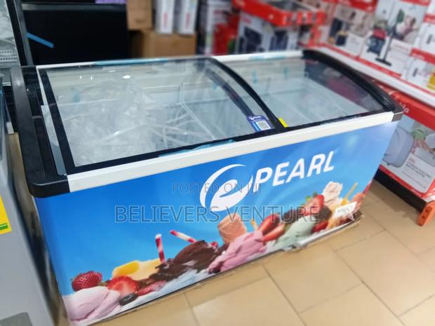 Pearl Ice Cream Chest Freezer Sleek in Blue Sh*O*W*Case Fre*E*Zer · Photo 1