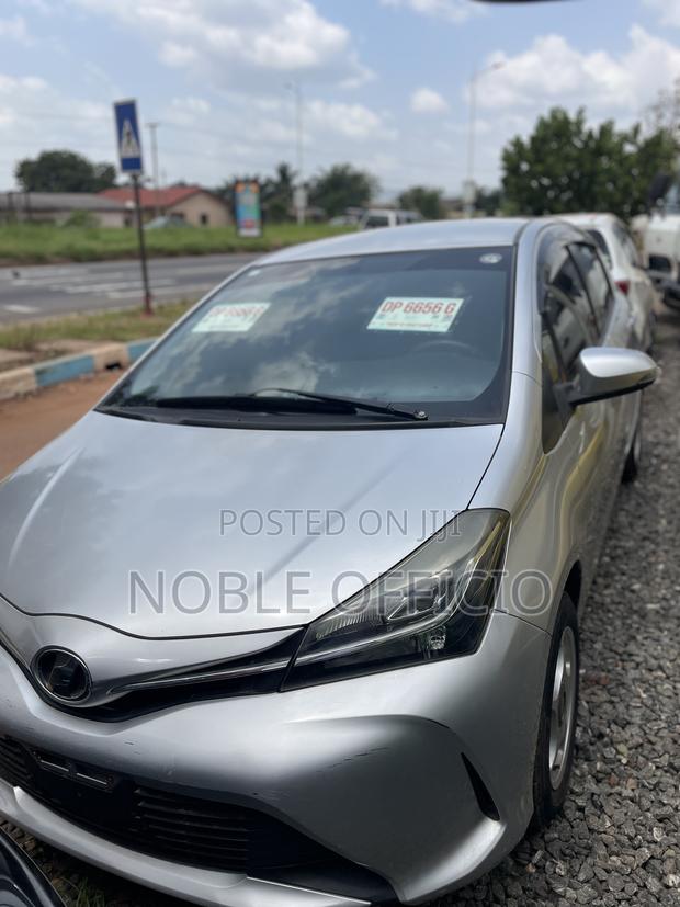 Toyota Vitz 2014 Silver