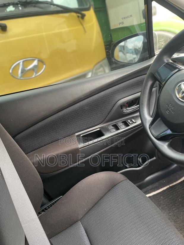 Toyota Vitz 2014 Silver