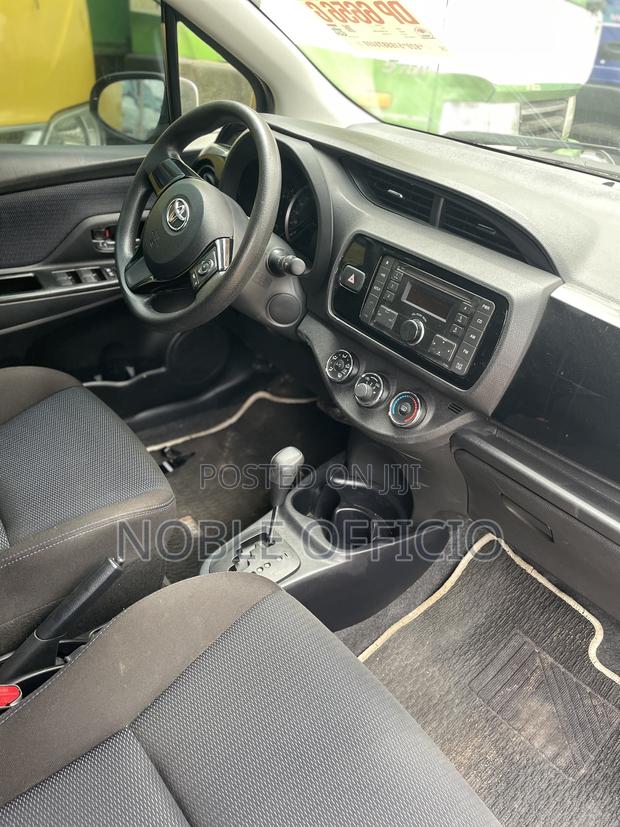 Toyota Vitz 2014 Silver