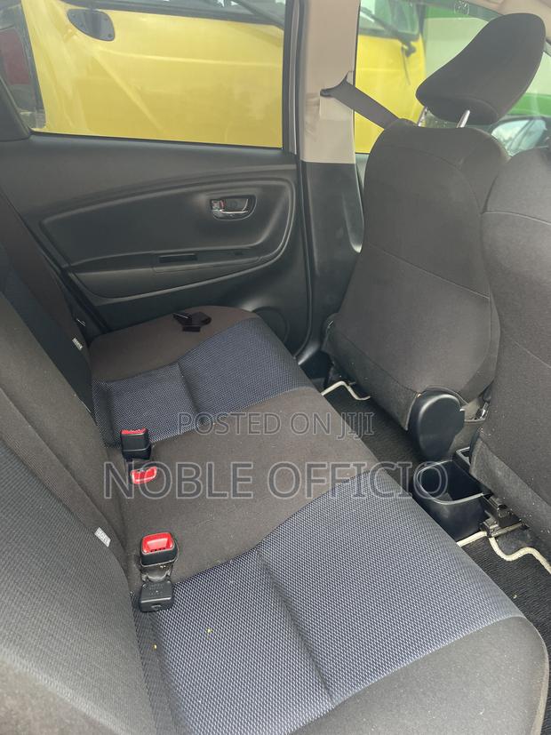 Toyota Vitz 2014 Silver