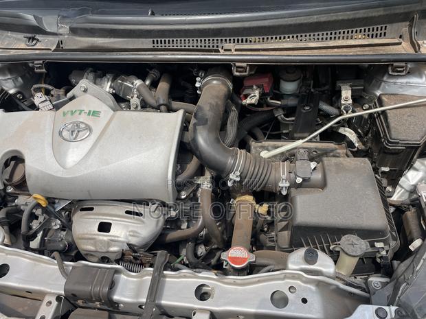 Toyota Vitz 2014 Silver