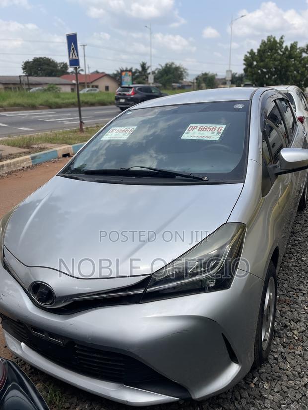 Toyota Vitz 2014 Silver