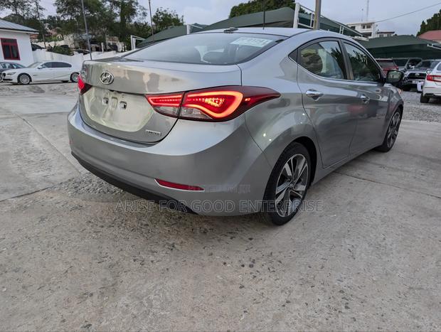 Hyundai Elantra Limited PZEV 4dr Sedan (1.8L 4cyl 6A) 2015 Silver photo 7