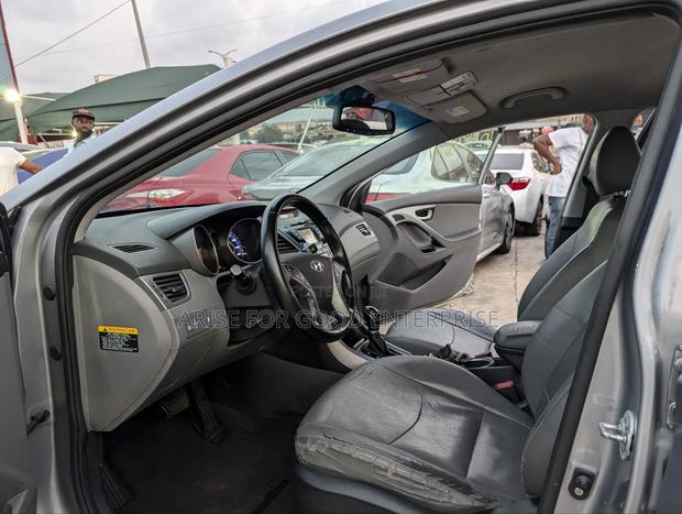 Hyundai Elantra Limited PZEV 4dr Sedan (1.8L 4cyl 6A) 2015 Silver photo 9
