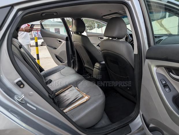 Hyundai Elantra Limited PZEV 4dr Sedan (1.8L 4cyl 6A) 2015 Silver photo 10