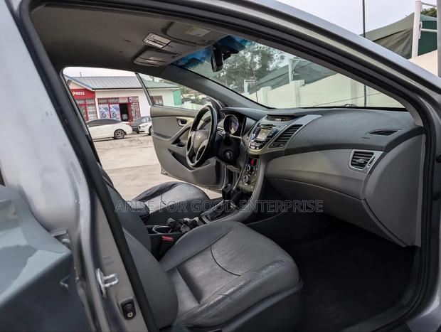 Hyundai Elantra Limited PZEV 4dr Sedan (1.8L 4cyl 6A) 2015 Silver photo 12
