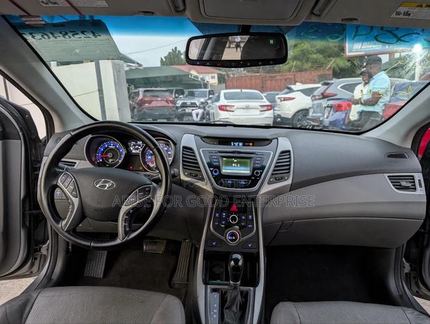 Hyundai Elantra Limited PZEV 4dr Sedan (1.8L 4cyl 6A) 2015 Silver photo 13