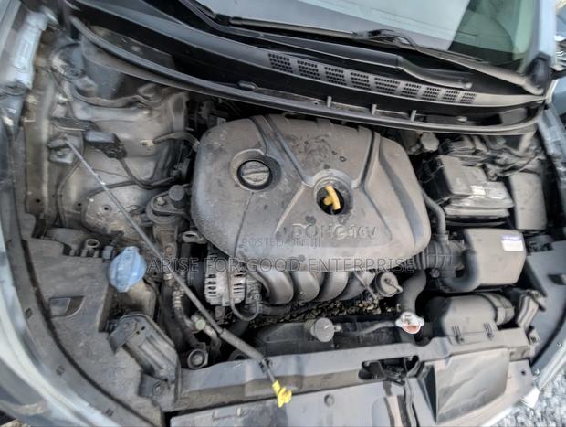 Hyundai Elantra Limited PZEV 4dr Sedan (1.8L 4cyl 6A) 2015 Silver photo 20