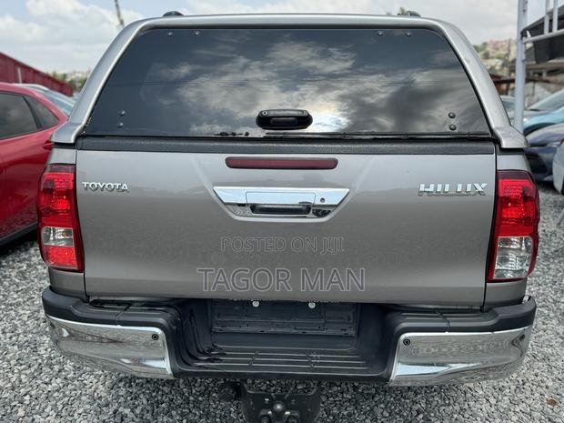 Toyota Hilux Revo Double Cab Petrol 2.7 AWD 2017 Gray