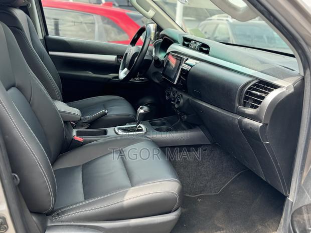 Toyota Hilux Revo Double Cab Petrol 2.7 AWD 2017 Gray