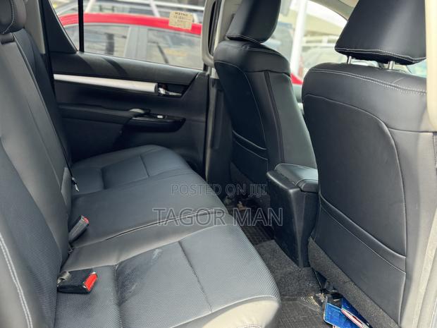 Toyota Hilux Revo Double Cab Petrol 2.7 AWD 2017 Gray