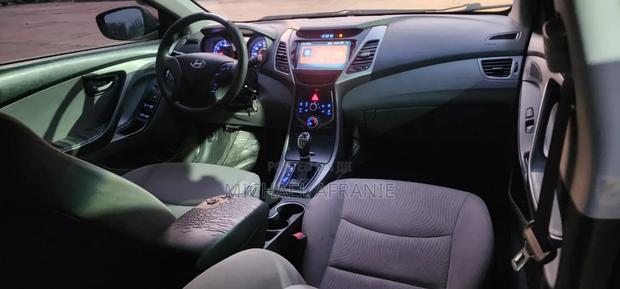 Hyundai Elantra SE 4dr Sedan (1.8L 4cyl 6A) 2015 Red