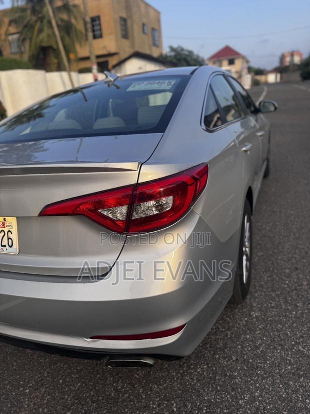 Hyundai Sonata Base Sedan FWD (2.4L 4cyl 6A) 2017 Silver photo 6