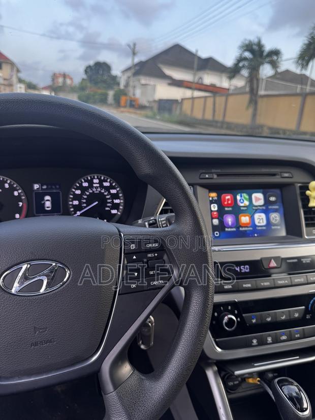 Hyundai Sonata Base Sedan FWD (2.4L 4cyl 6A) 2017 Silver photo 9