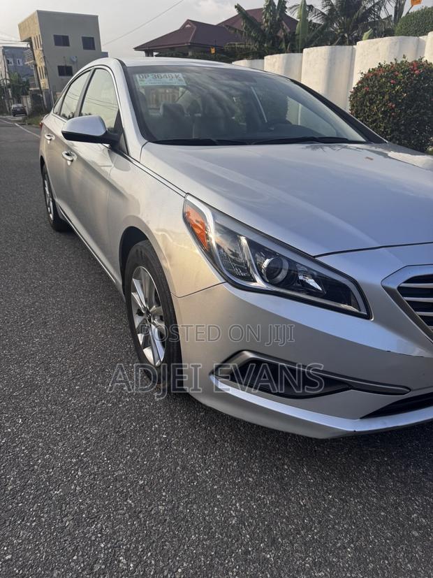 Hyundai Sonata Base Sedan FWD (2.4L 4cyl 6A) 2017 Silver photo 2