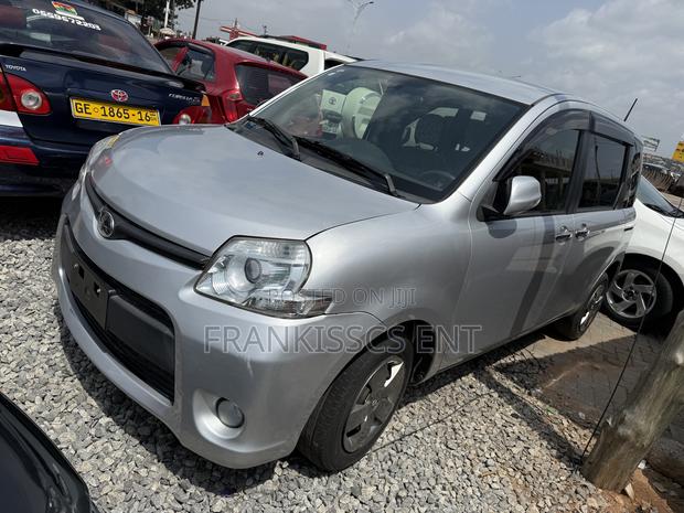 Toyota Sienta 1.5 AWD 2012 Gray photo 6