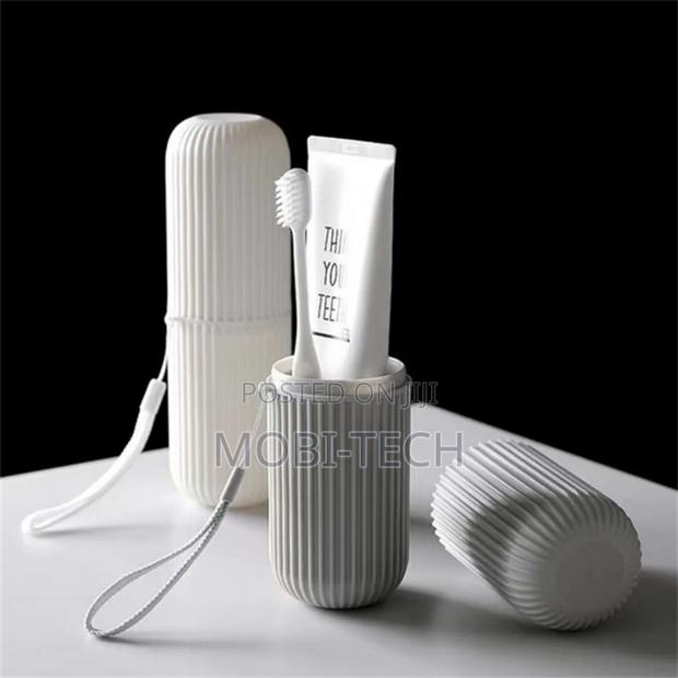 Portable Travel Toothpaste Holder · Photo 1