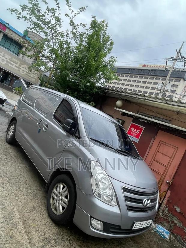 Hyundai Starex 2017 Silver photo 2
