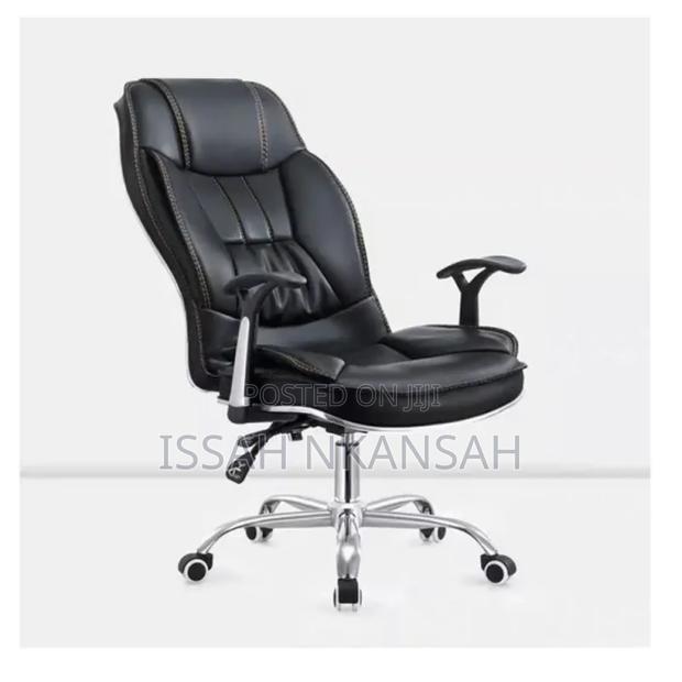 Elegant and Comfortable Office Chair · Photo 4