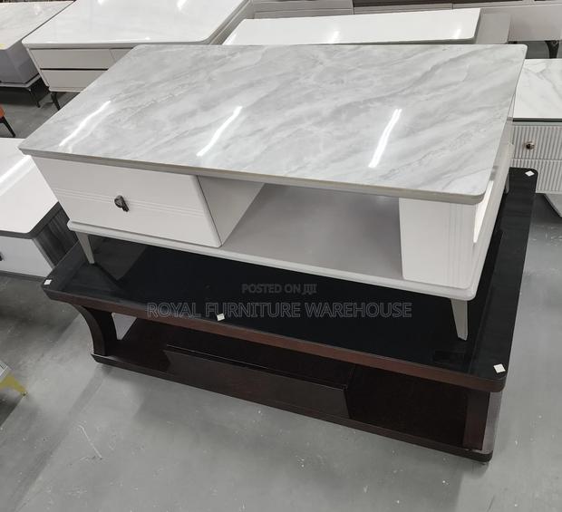 Simple Living Room Centre Table · Photo 3