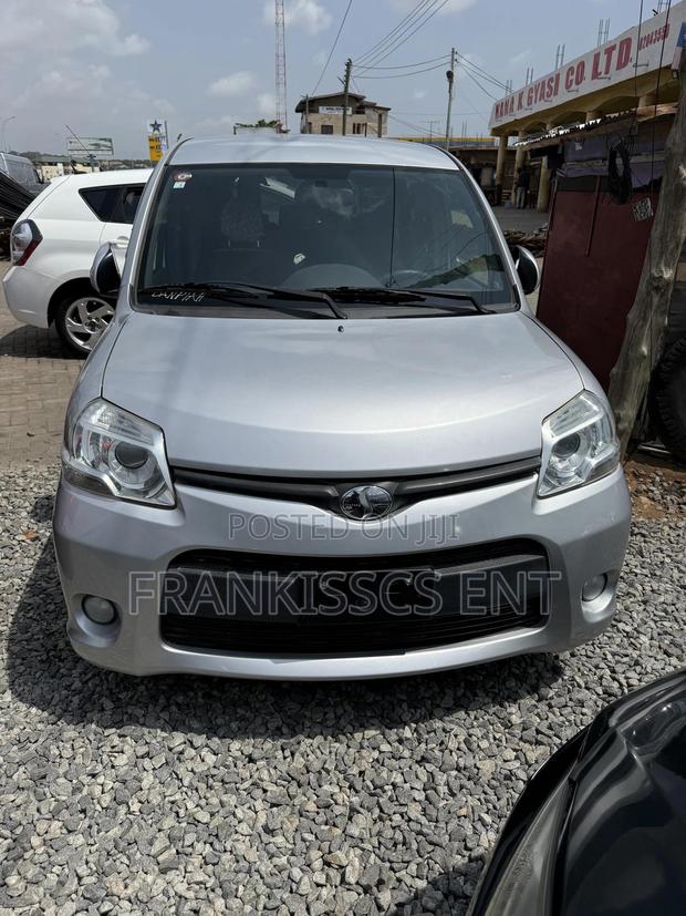 Toyota Sienta 1.5 AWD 2012 Gray photo 5
