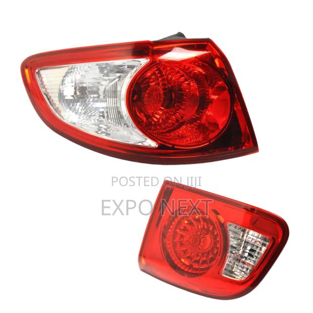 Hyundai Santa Fe Taillight Pair 2010 photo 3