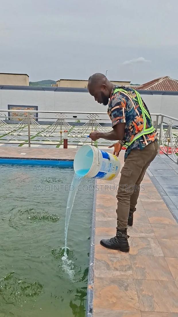 Swimming Pool Water Treatment Expert · Photo 2