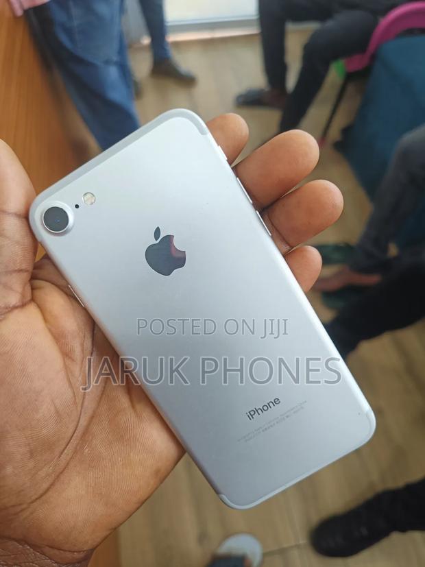 Apple iPhone 7 32 GB Silver photo 2