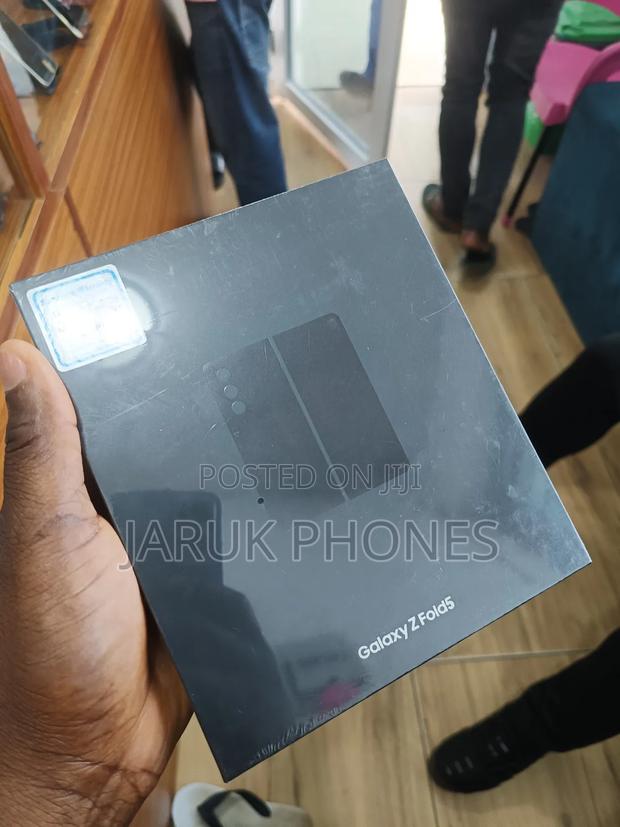New Samsung Galaxy Z Fold 5 256 GB Black photo 2