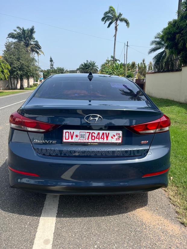 Hyundai Elantra SE Sedan FWD (2.0L 4cyl 6M) 2017 Blue