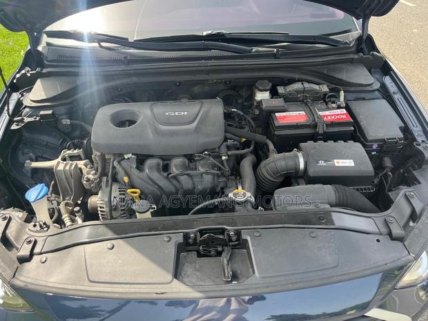 Hyundai Elantra SE Sedan FWD (2.0L 4cyl 6M) 2017 Blue