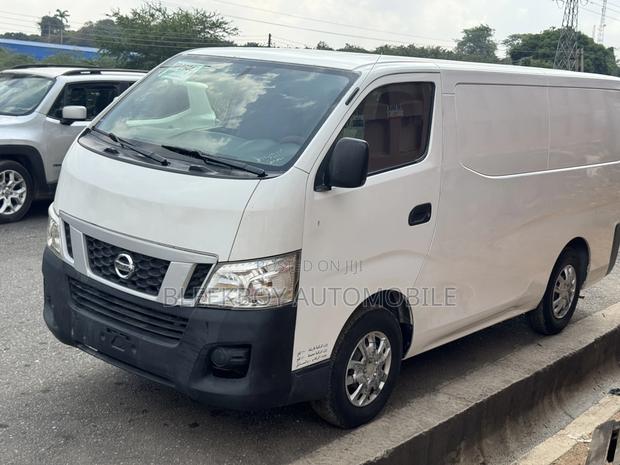 Nissan Caravan (Urvan) 2015 White photo 2