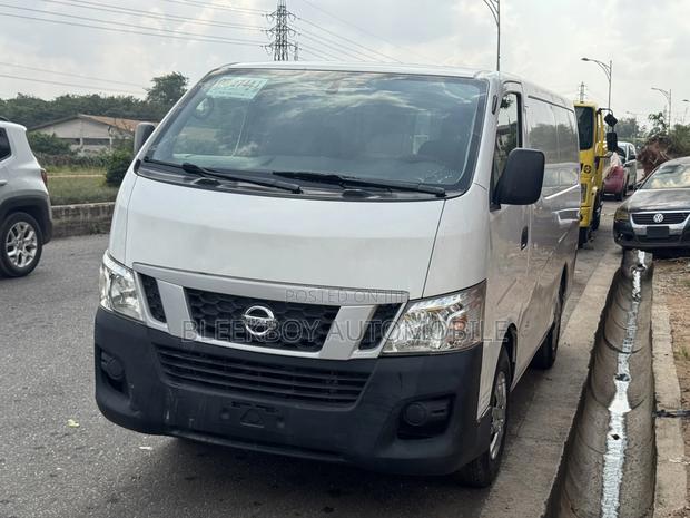 Nissan Caravan (Urvan) 2015 White