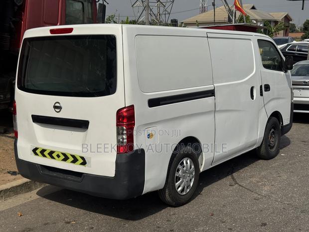 Nissan Caravan (Urvan) 2015 White photo 3