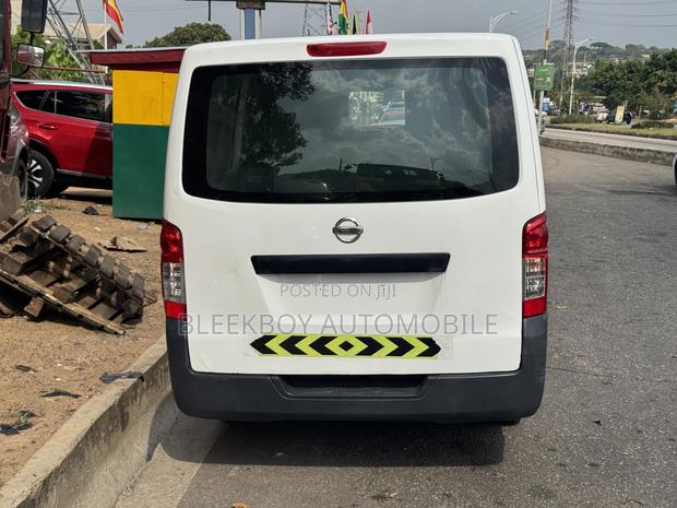 Nissan Caravan (Urvan) 2015 White photo 4