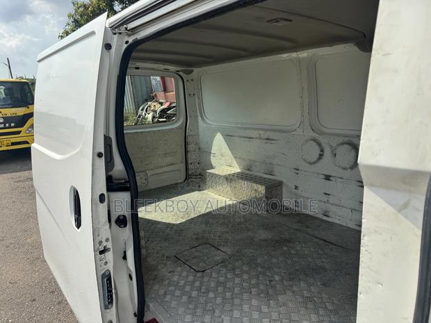 Nissan Caravan (Urvan) 2015 White photo 5