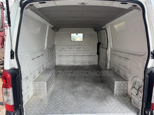 Nissan Caravan (Urvan) 2015 White photo 11