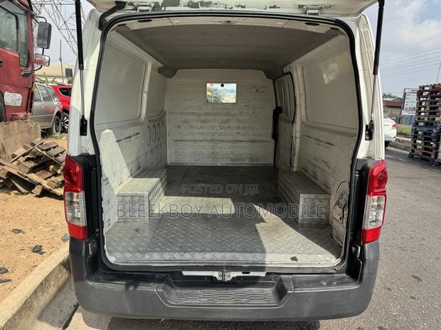 Nissan Caravan (Urvan) 2015 White photo 13
