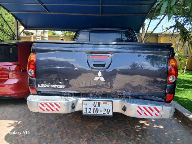 Mitsubishi L200 Double Cab 2.5 136hp 4WD 2012 Gray photo 4