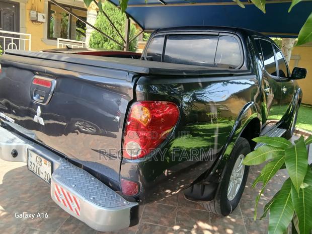Mitsubishi L200 Double Cab 2.5 136hp 4WD 2012 Gray photo 5