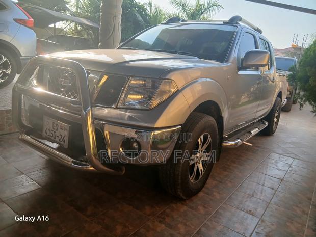 Nissan Navara 2014 Silver photo 8