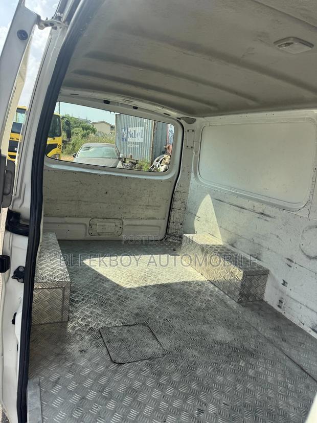 Nissan Caravan (Urvan) 2015 White photo 9